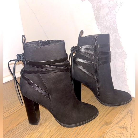 Revolve Steven Madden Gaybel Bootie in Black Nubuck women’s size 7 - Picture 2 of 11